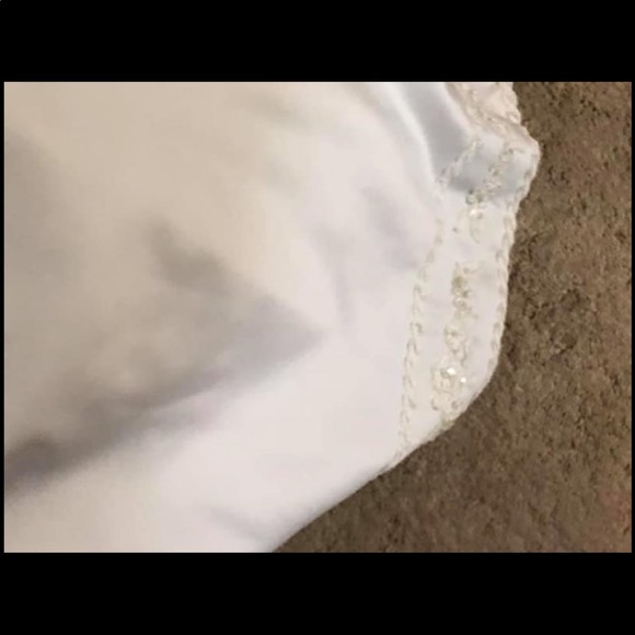 Wedding gown - Picture 3 of 11